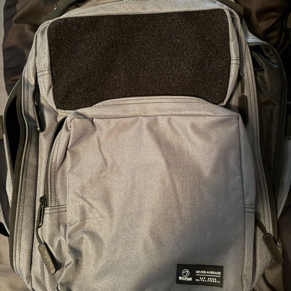 Versatile Gray Backpack - Picture 3 of 4